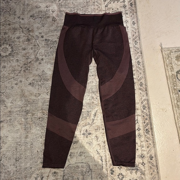 PINK Victoria's Secret Brown Leggings with High Waistband and Sleek Design - Picture 1 of 3
